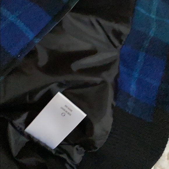 A leather jacket with plaid prints - Picture 2 of 3